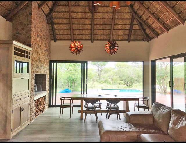 BEDROOM HOUSE FOR SALE IN DITHOLO WILDLIFE ESTATE